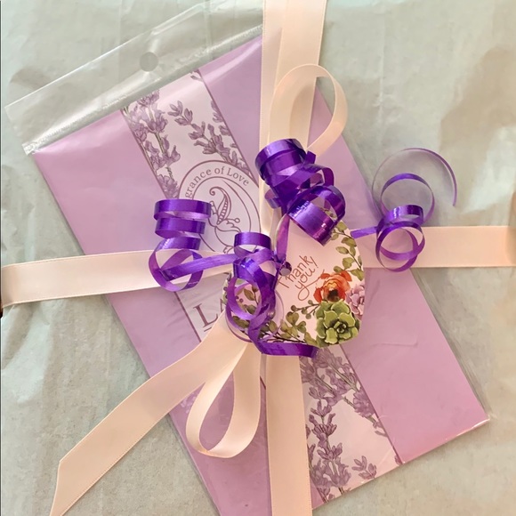 🌹How I Wrap Your Purchase!!!🌹 - Picture 2 of 9